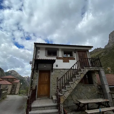 Rurales Alba Caunedo